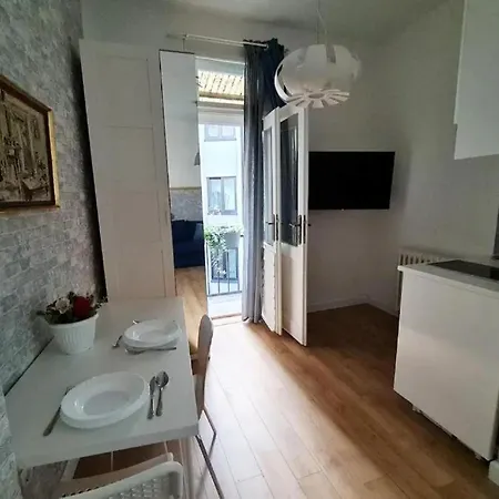 Urban 3 Apartment *